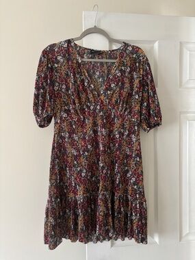 Floral V-Neck Short Sleeve Dress in Multi-Color - Size 6